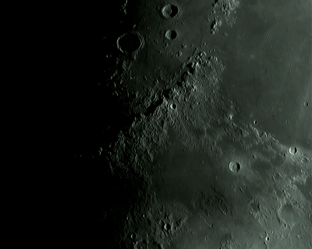 Tim / Photos / Small Mountains on the Moon...