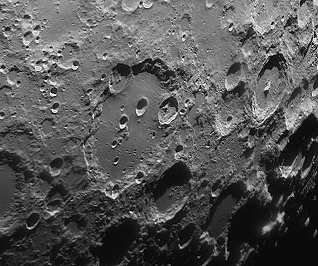 Clavius and artefacts. - Imaging - Lunar - Stargazers Lounge